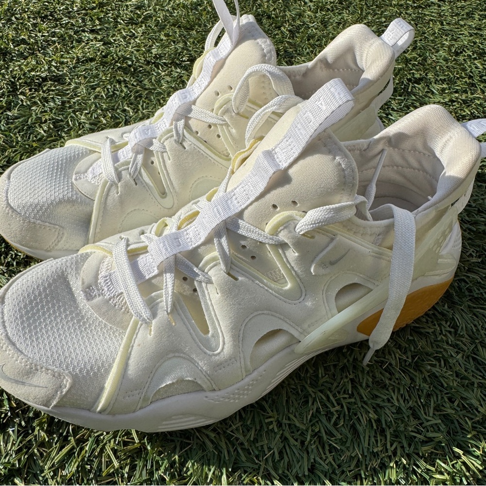 Women’s Nike Air Huarache White Size 9 NWOB